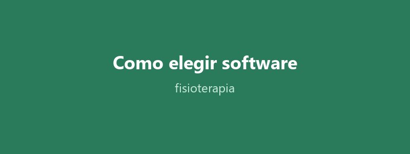 Fisioterapeuta evaluando opciones de software de gestión en la pantalla de su ordenador